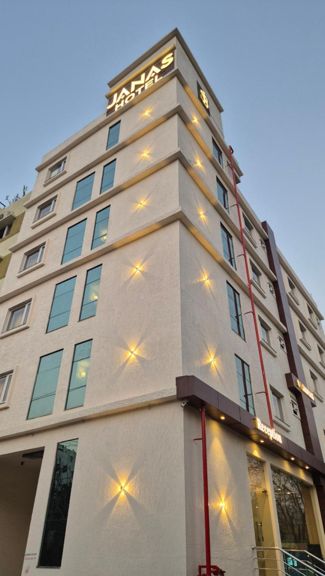 Hotel Janas Tirupati Esterno foto