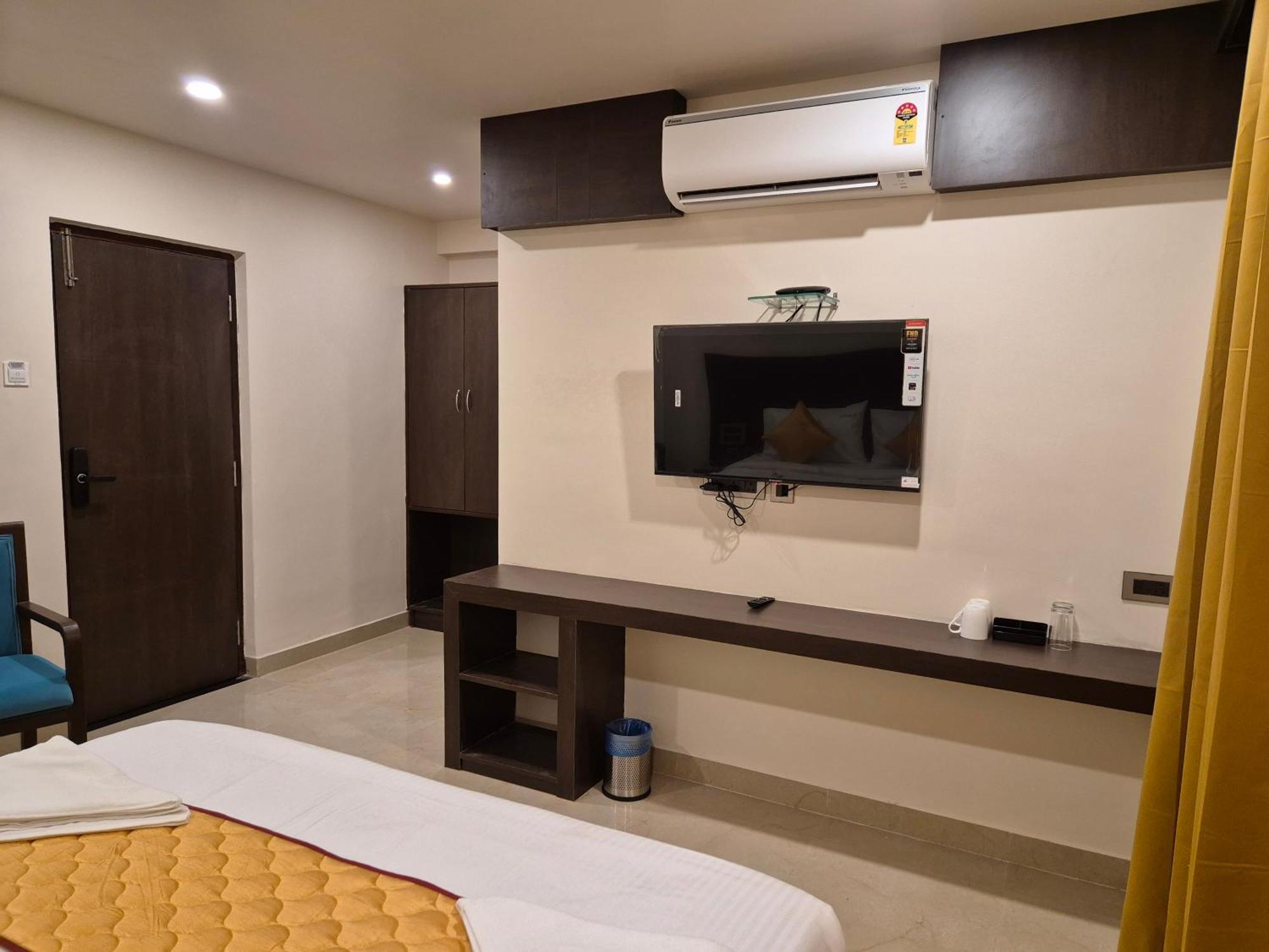 Hotel Janas Tirupati Esterno foto