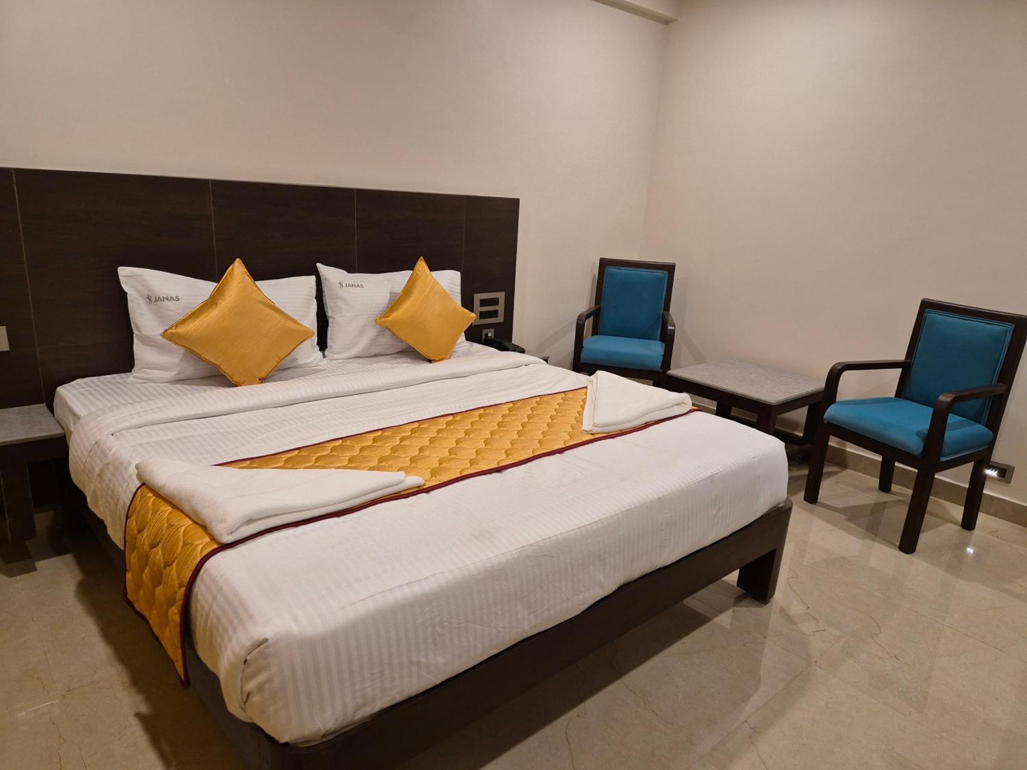 Hotel Janas Tirupati Esterno foto