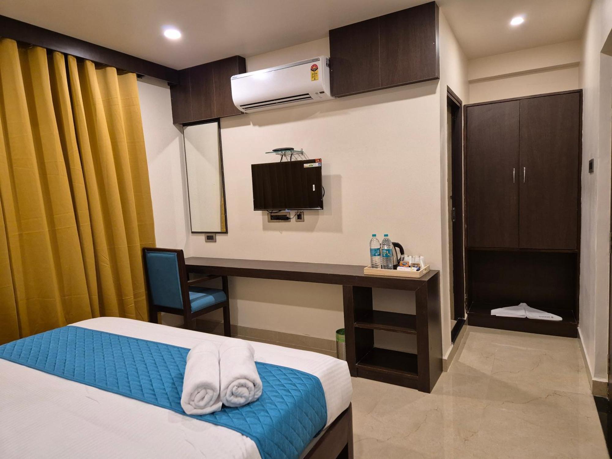 Hotel Janas Tirupati Esterno foto