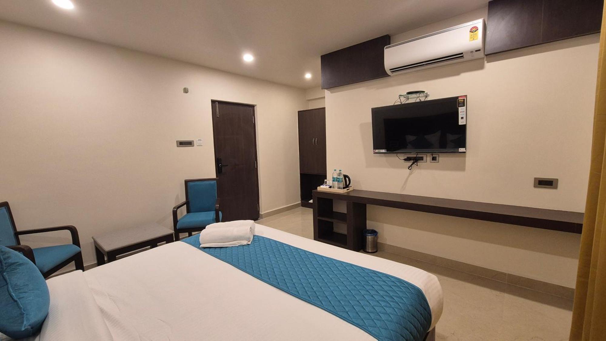 Hotel Janas Tirupati Esterno foto