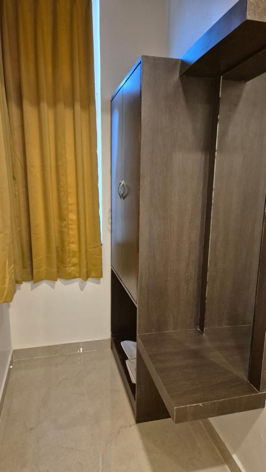 Hotel Janas Tirupati Esterno foto